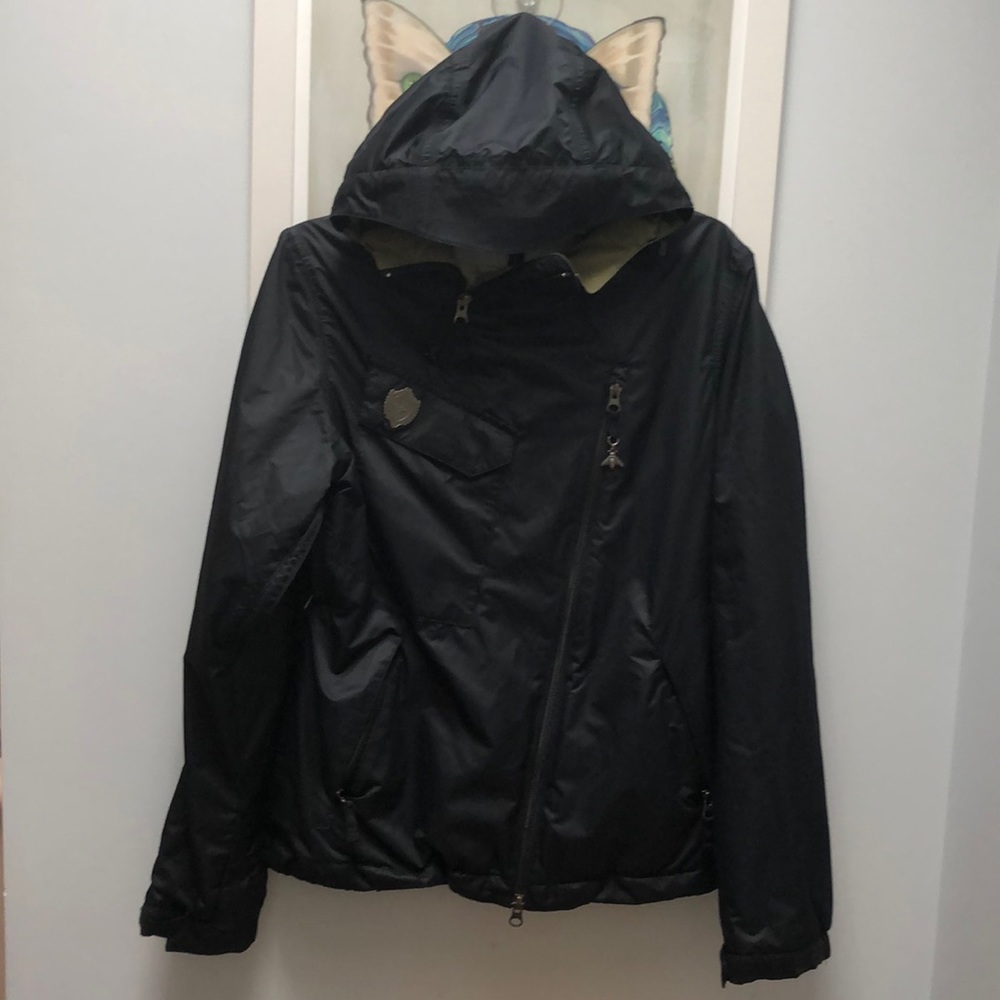 Burton Winter Hiking Snow Jacket with Lots Of Compartments For Personal Storage